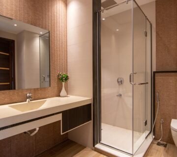 كبائن الشاور والبارتشنات الزجاجية