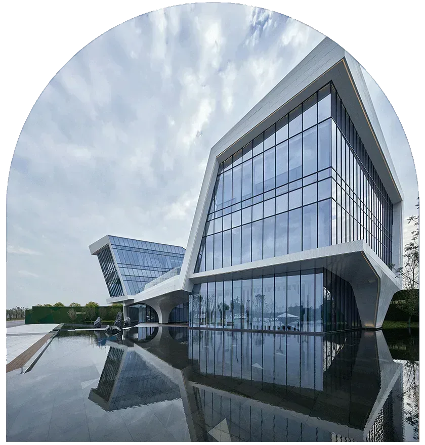 عالم الزجاج والمرايا